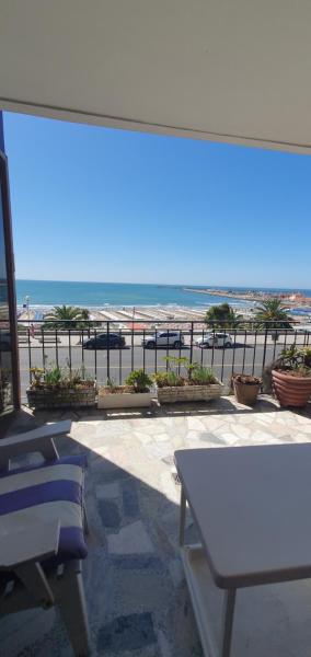 Depto frente al mar. Playa Grande. Solo Familias